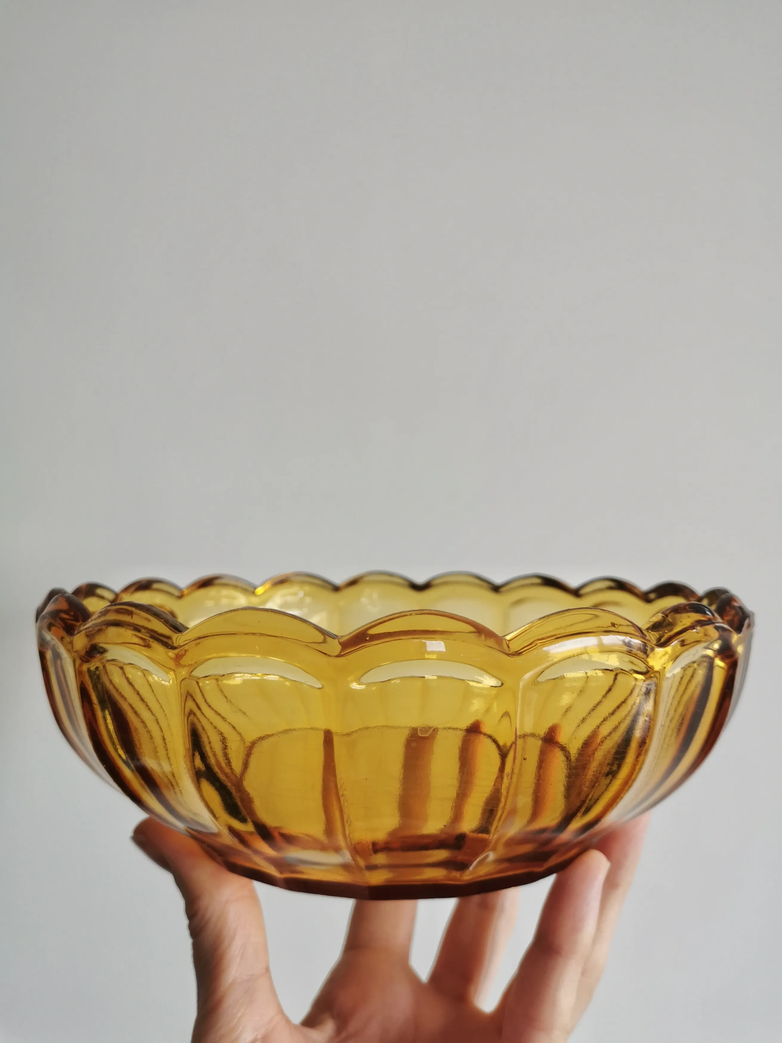 Misa z grubego bursztynowego szkła, Niemen